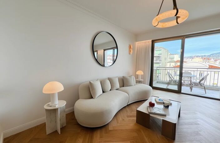 Rare à la vente : 3 pièces entièrement rénové en étage élevé avec terrasse et balcon – Dubouchage — photo 4