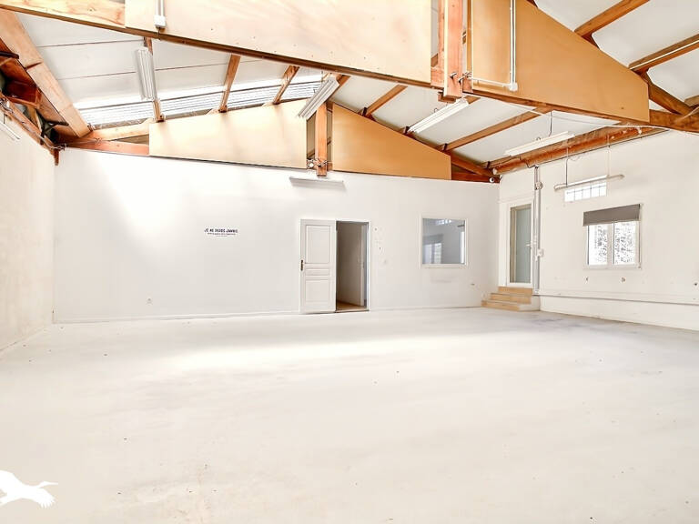 A LOUER - Grand local commercial Marseille 11e - 320 m2 avec parking et extérieur — photo 1