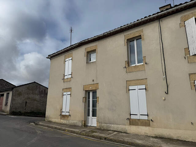 Idéal premier investissement ! Maison de village  avec 3 chambres terrasse et garage — photo du bien