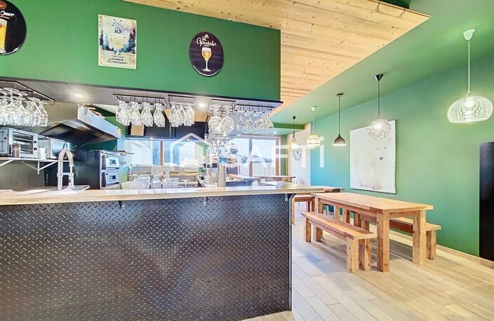 Murs commerciaux et fonds commercial à usage de bar-restaurant clé en main. galerie marchande d'une résidence de plus de 1000 logements au pied des pistes de ski — photo 2