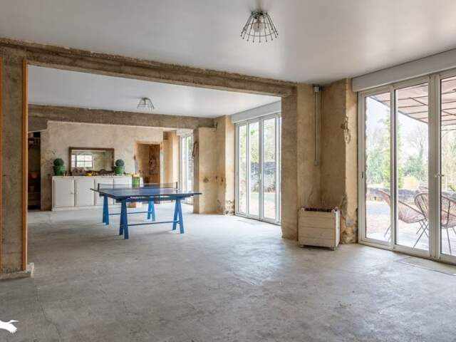 Maison en pierre de 16 pièces principales — photo du bien