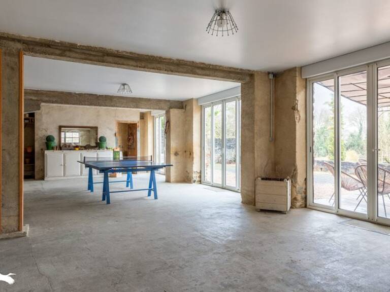 Maison en pierre de 16 pièces principales — photo 1