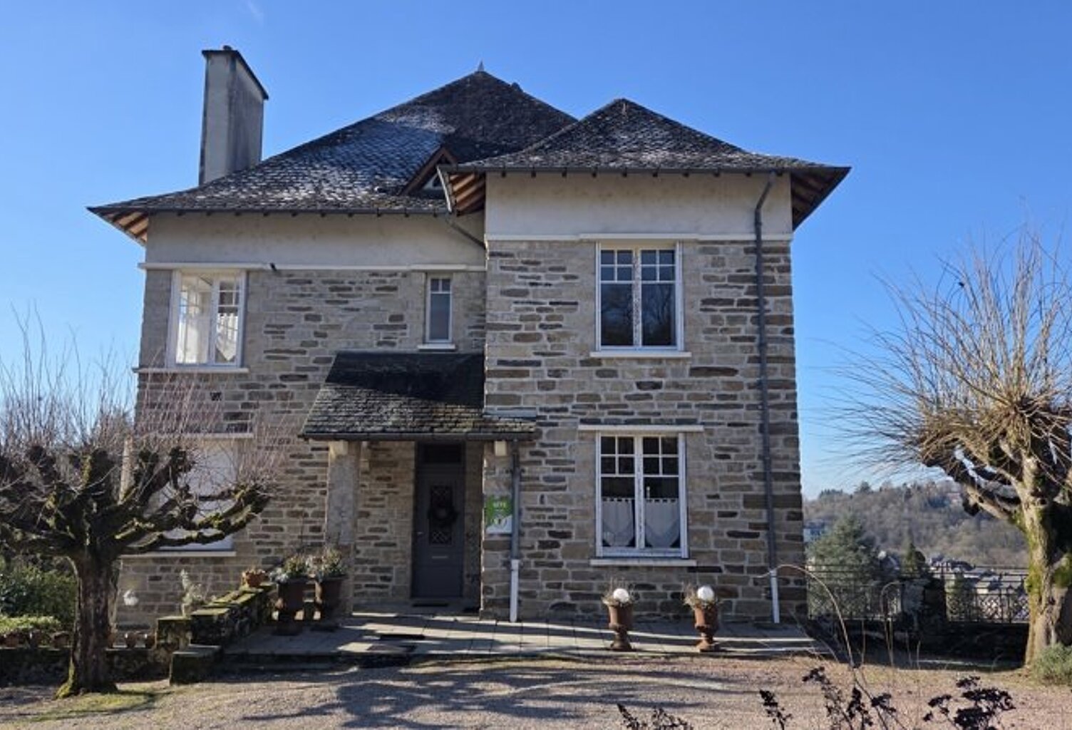 Maison en pierre de 10 pièces principales — photo 1