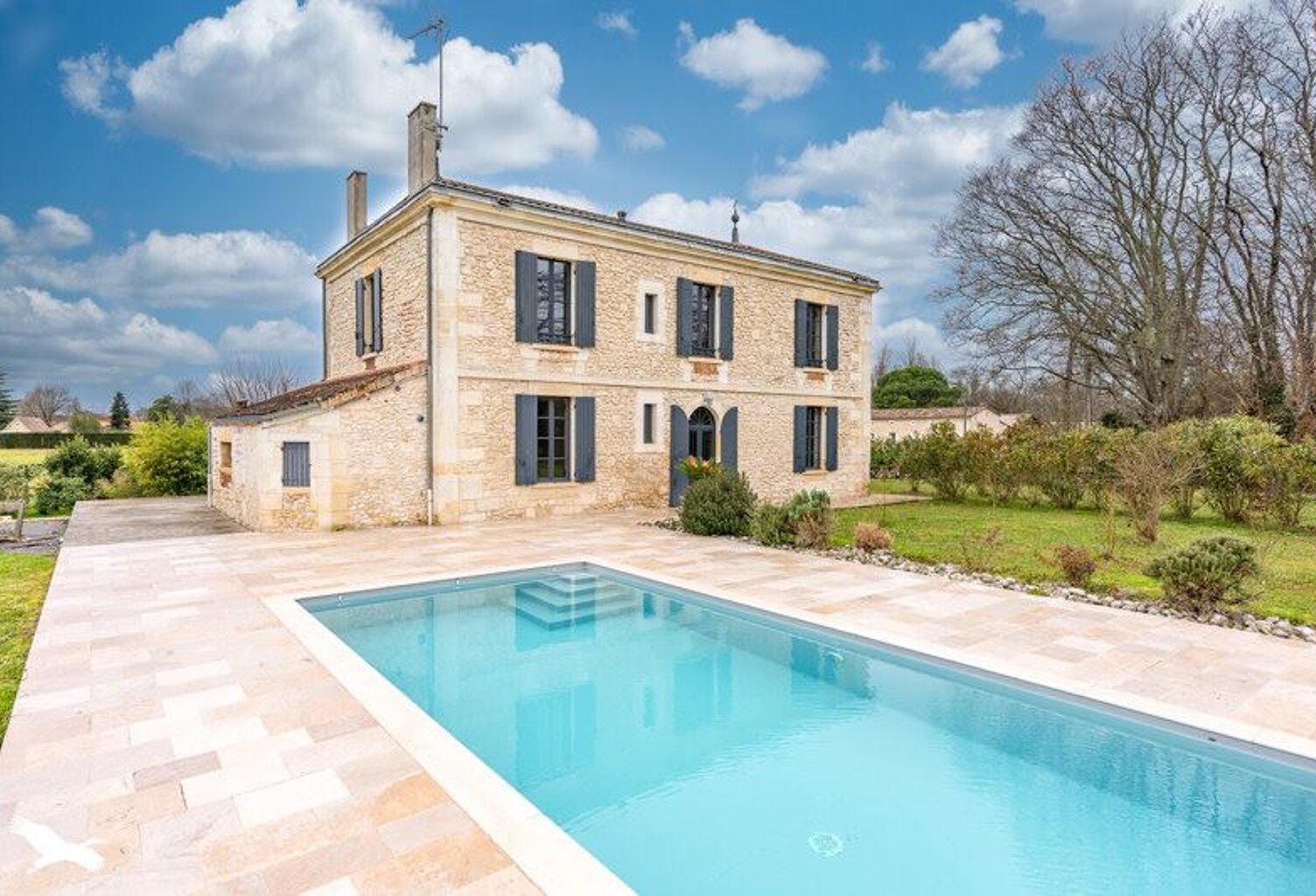 Maison en pierre de 6 pièces principales — photo 1
