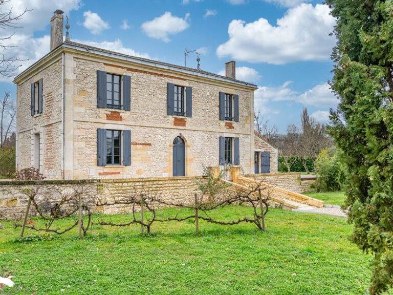 Maison en pierre de 6 pièces principales — photo 1