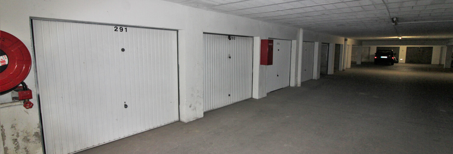 Garage   m² à louer à Marseille 9 (13009)