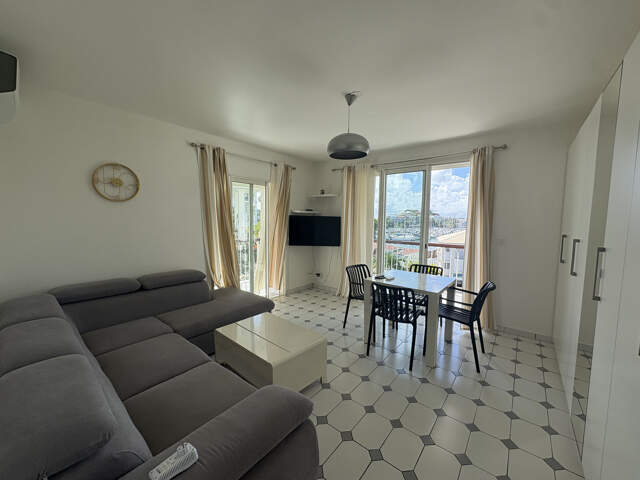 BEL APPARTEMENT T2 MEUBLE LA MARINA AVEC CITERNE — photo du bien