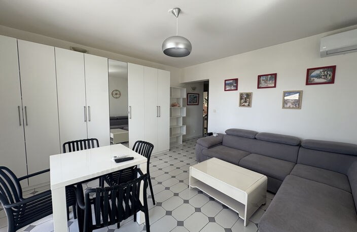 BEL APPARTEMENT T2 MEUBLE LA MARINA AVEC CITERNE — photo 2