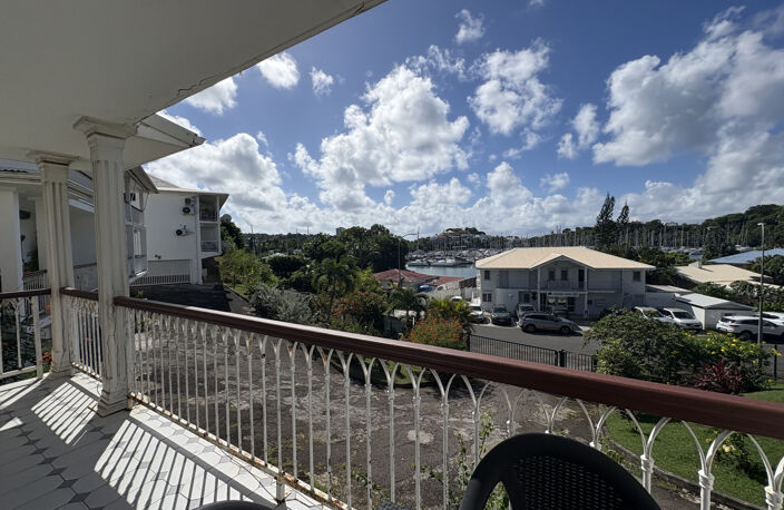 BEL APPARTEMENT T2 MEUBLE LA MARINA AVEC CITERNE — photo 3
