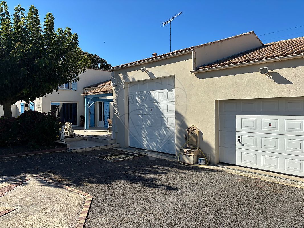 Villa / Maison  T7 à vendre Grézac 17120