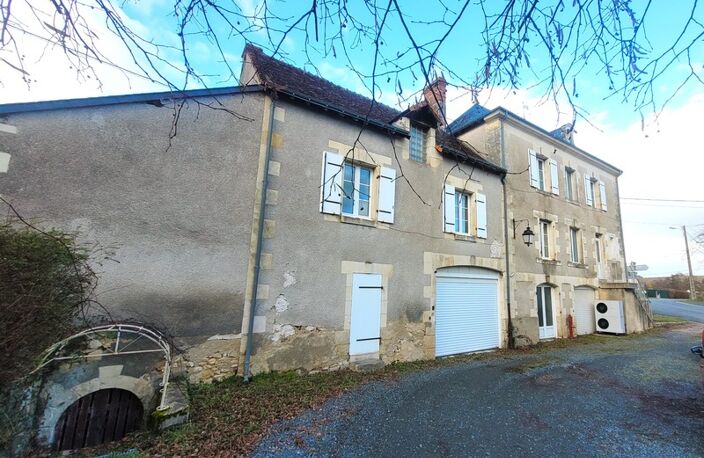 LE GRAND PRESSIGNY (Sud 37), belle maison de caractère composée de 3 logements indépendants et offrant 259 m² habitables pour 11 pièces, sur un terrain arboré d'environ 7 360 m² — photo 2