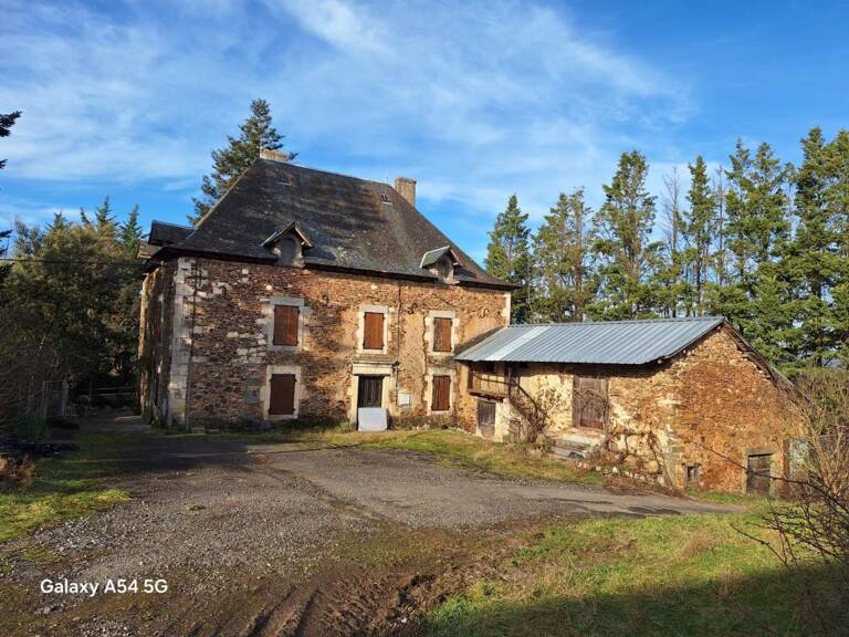 Maison bâtiments terres — photo 1