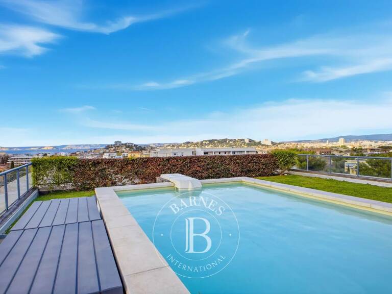 VENTE - MARSEILLE 13008  - DERNIER ETAGE - TERRASSE — photo 1