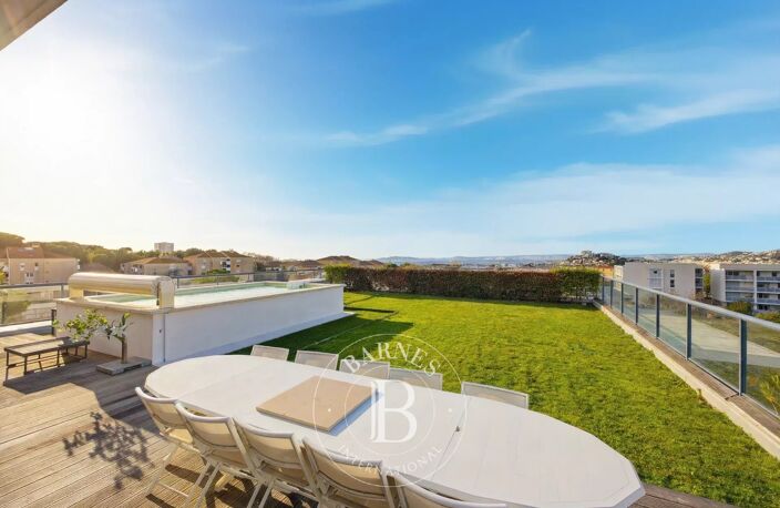 VENTE - MARSEILLE 13008  - DERNIER ETAGE - TERRASSE — photo 2