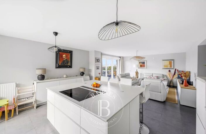 VENTE - MARSEILLE 13008  - DERNIER ETAGE - TERRASSE — photo 4