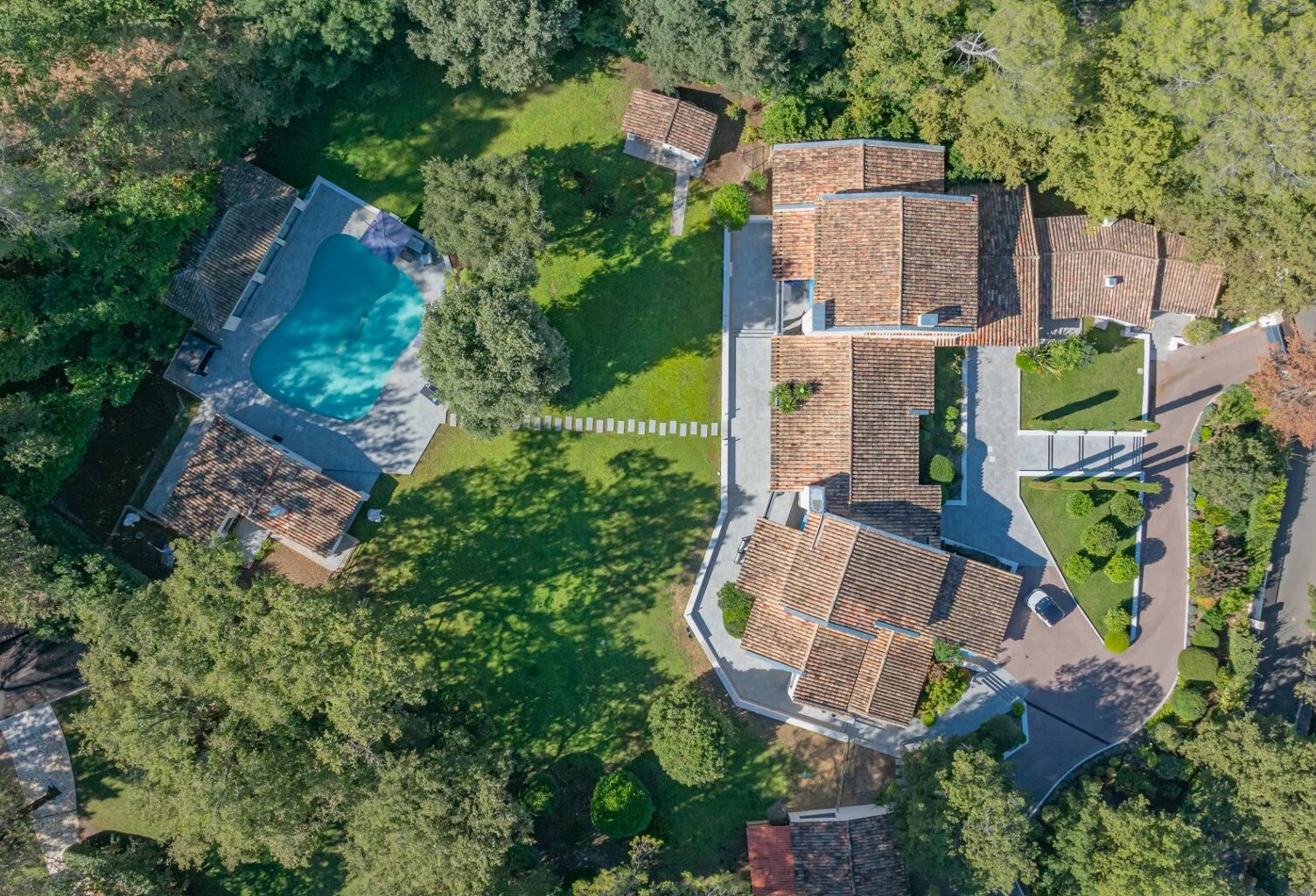 VILLA DE PRESTIGE - DOMAINE SÉCURISÉ VALBONNE - — photo 1