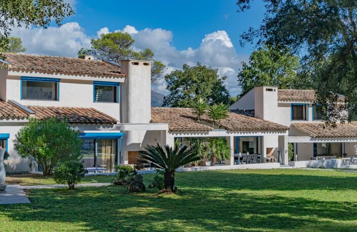 VILLA DE PRESTIGE - DOMAINE SÉCURISÉ VALBONNE - — photo 2