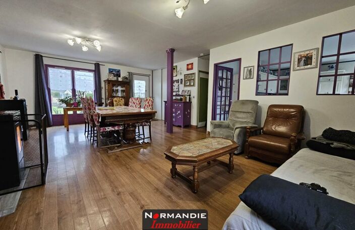   À VENDRE – Belle maison traditionnelle à la campagne, proche d — photo 3