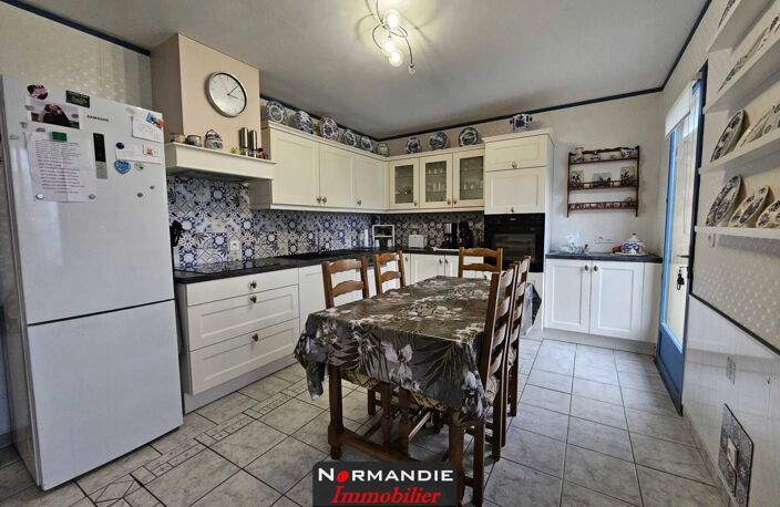   À VENDRE – Belle maison traditionnelle à la campagne, proche d — photo 5
