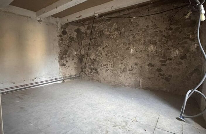 Maison de village à rénover + grange – La Faurie (05) — photo 3