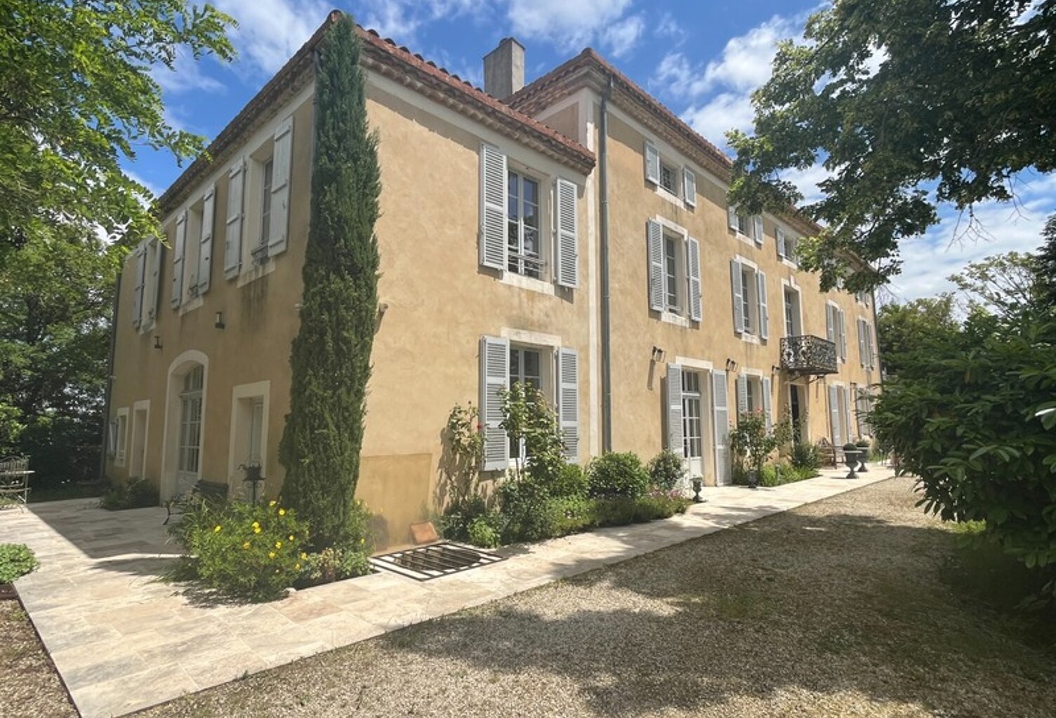 Dpt  (32) : ELEGANT CHATEAU XIX, sans travaux, bases médievales avec douves, piscine, sur 9100m2 jardin clos — photo 1