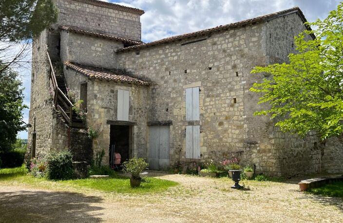 Dpt  (32) : ELEGANT CHATEAU XIX, sans travaux, bases médievales avec douves, piscine, sur 9100m2 jardin clos — photo 5