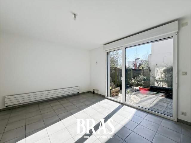 PERRAY - Maison avec parking et jardinet — photo du bien