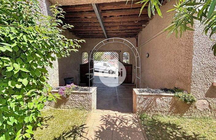 Maison de 180m² avec véranda, abri voiture, terrasses et jardins — photo 4