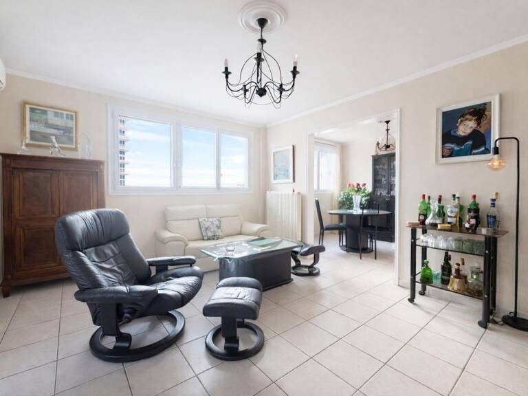 À vendre appartement T4 de 78,58m² - Saint Tronc — photo 1