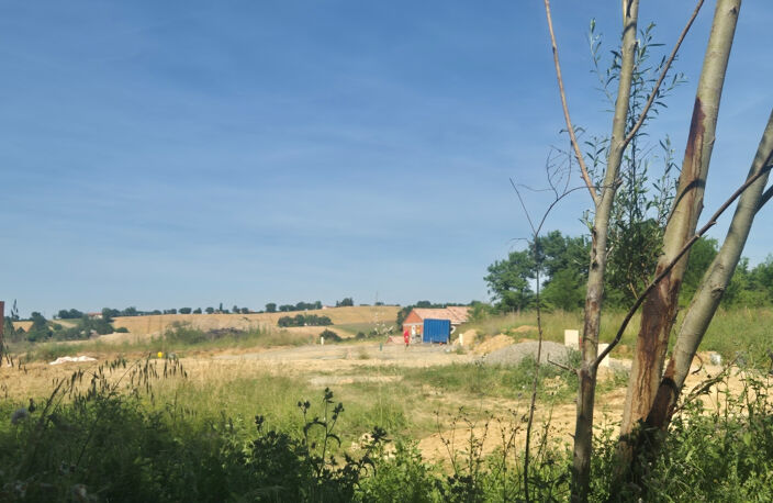 L'ISLE JOURDAIN - TERRAIN VIABILISE DE 659 M2 — photo 2