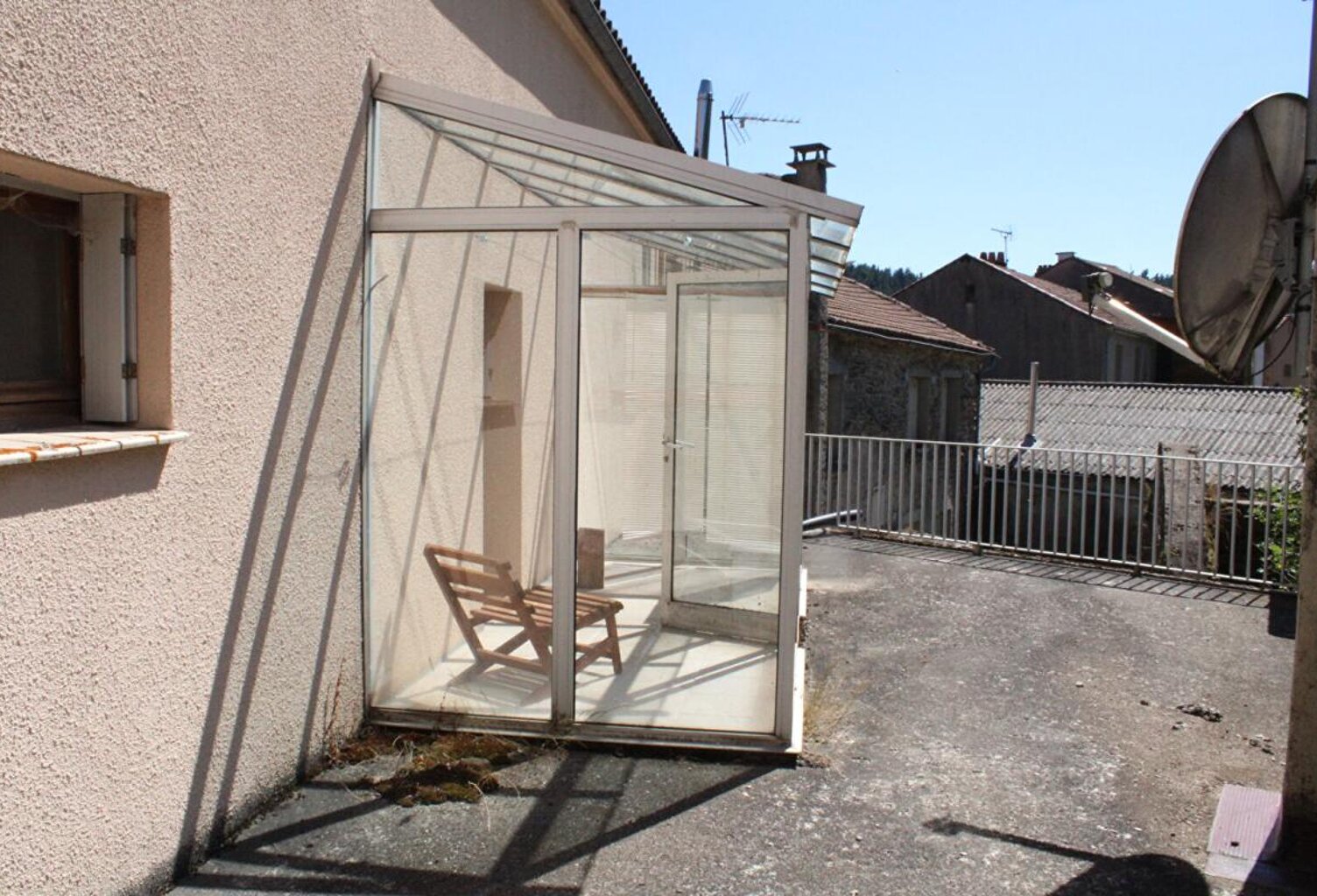 Maison avec local et terrasse — photo 1