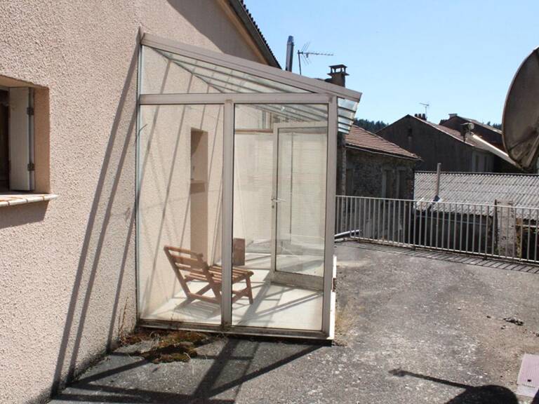 Maison avec local et terrasse — photo 1