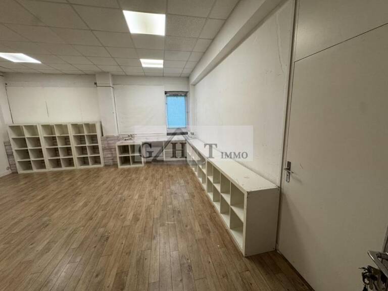Bureau de 64 m²-Igny — photo 1