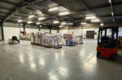 Local industriel  10480 €