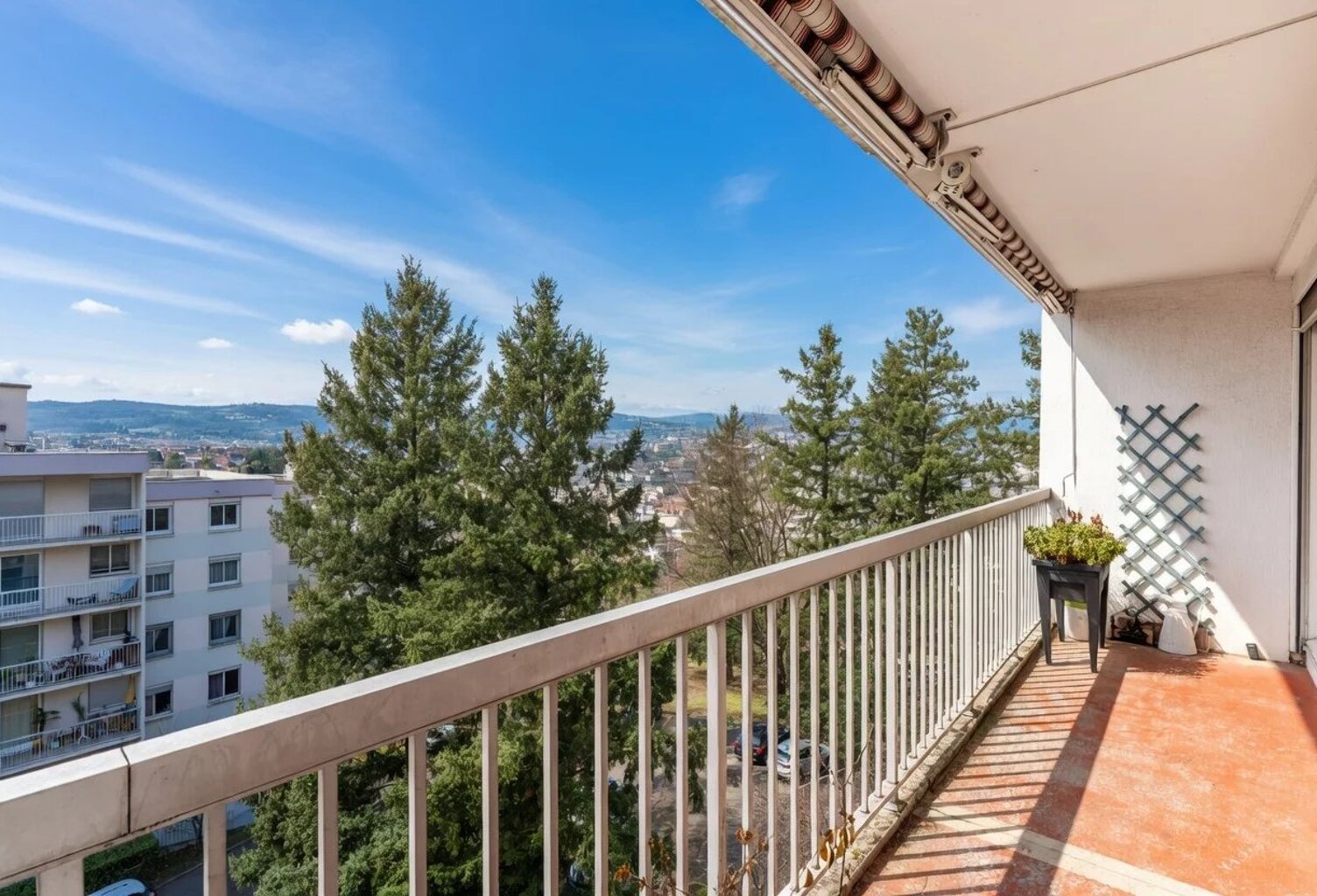 Appartement T4 – Dernier étage – Vue dégagée – Parc arboré — photo 1