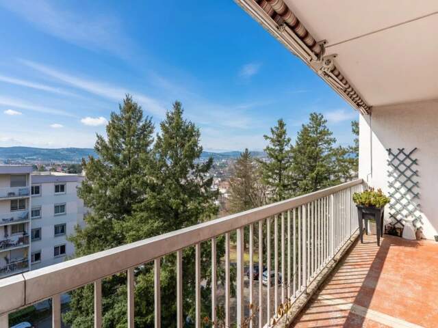 Appartement T4 – Dernier étage – Vue dégagée – Parc arboré — photo du bien