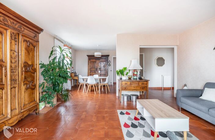 Appartement T4 – Dernier étage – Vue dégagée – Parc arboré — photo 2