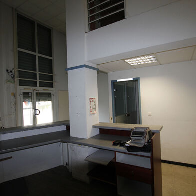 Commerce  372000 €