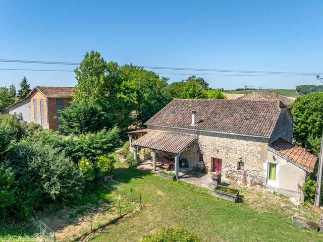 Maison en pierre en pleine campagne avec 4,5 hectares — photo du bien