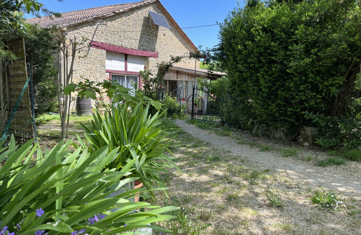 Maison en pierre en pleine campagne avec 4,5 hectares — photo 2