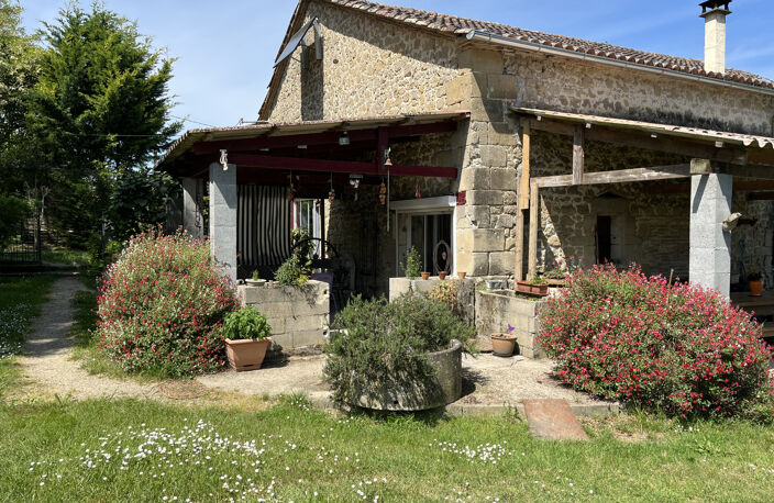 Maison en pierre en pleine campagne avec 4,5 hectares — photo 3