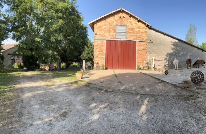 Maison en pierre en pleine campagne avec 4,5 hectares — photo 4