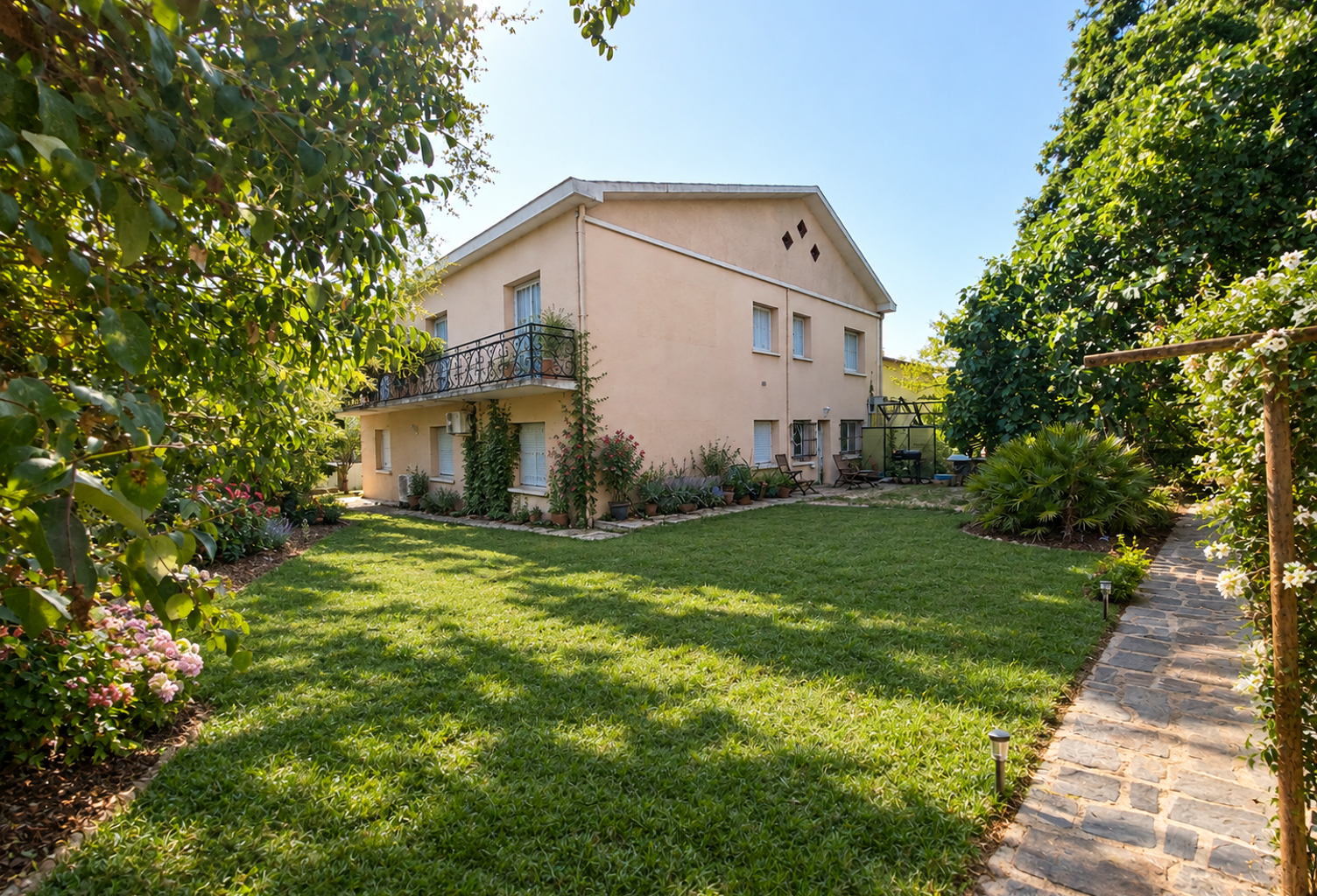 Grande maison familiale T7 de 248 m2 avec garage de 50 m2 et — photo 1