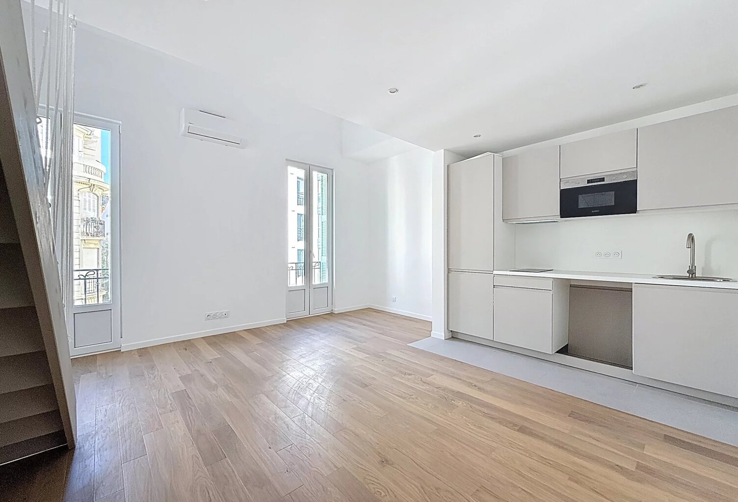 F2 NICE - LIBÉRATION - BALCON - RÉNOVÉ — photo 1