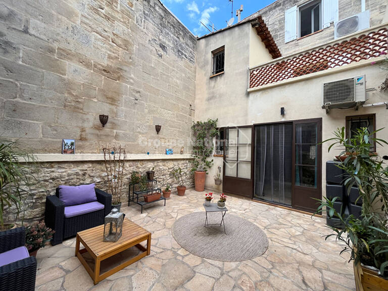 Maison de ville à  Beaucaire 4 pièce(s) 117 m2 avec cour et terrasse — photo 1