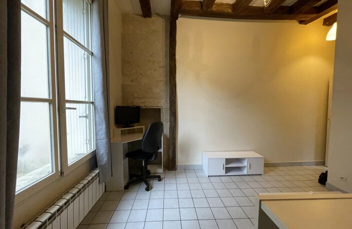 STUDIO MEUBLE VIEUX TOURS - PLACE CHATEAUNEUF — photo 3