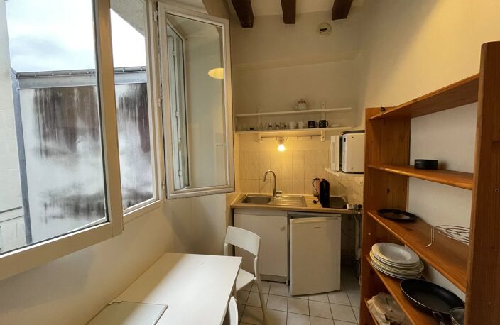 STUDIO MEUBLE VIEUX TOURS - PLACE CHATEAUNEUF — photo 4