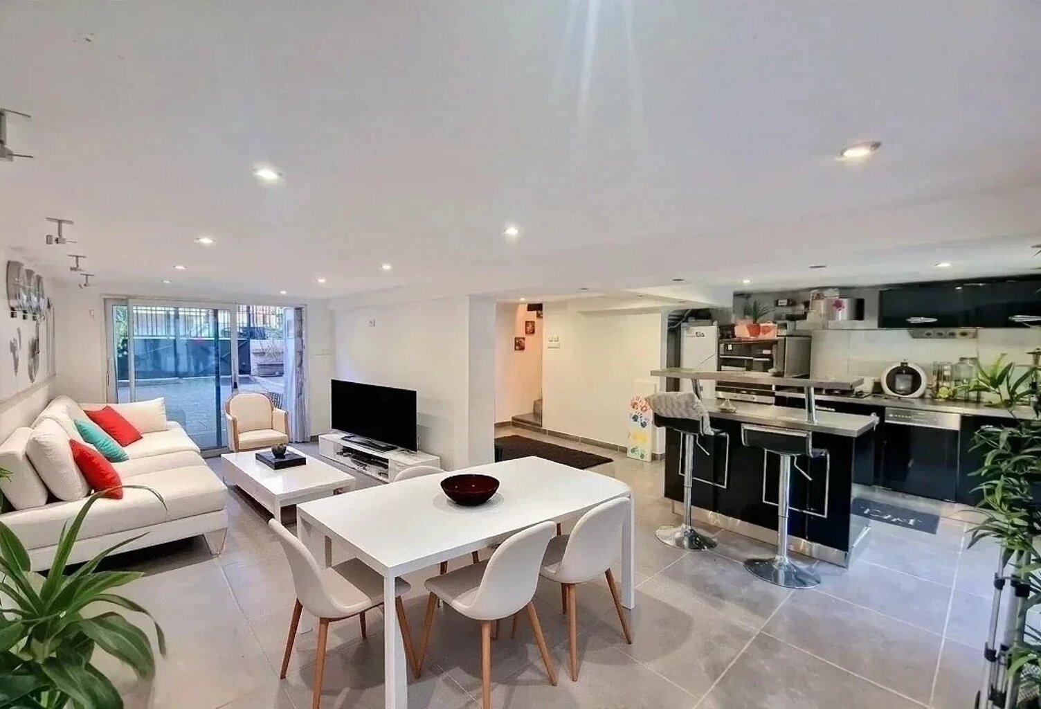 MAISON FAMILIALE AVEC STUDIO INDÉPENDANT ET JARDIN – IMPASSE CALME À VILLEMOMBLE — photo 1