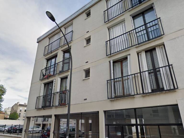 Place de parking dans un immeuble sécurisé — photo 1