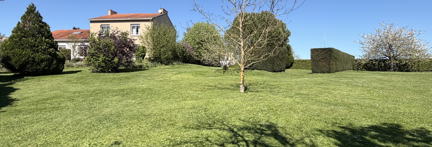 Maison 10 Pièces 301 m² à vendre à La Châtaigneraie (85120)